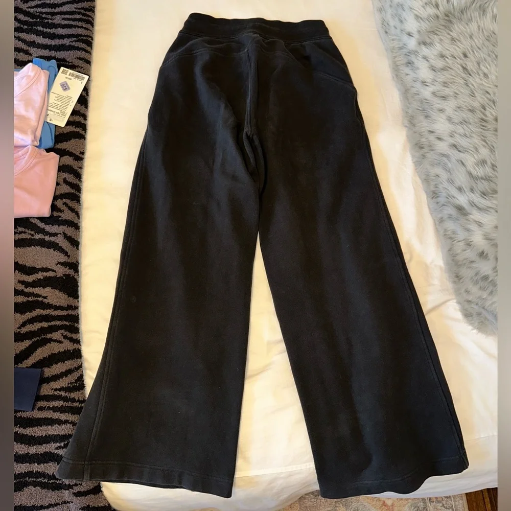 Lululemon Scuba Wide Leg Sweat Pants - Picture 2 of 4